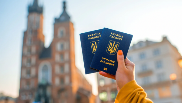 Які документи для українців за кордоном?